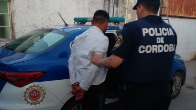 Llevaba un arma blanca y agredió a personal policial en un control