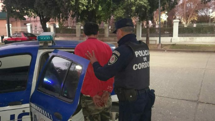 Amenazó a un hombre con un arma blanca y lograron detenerlo