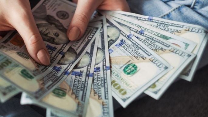 La rebaja del Impuesto País no alcanza al dólar ahorro y tarjeta