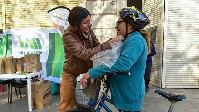 Promueven el uso de cascos y luces para ciclistas