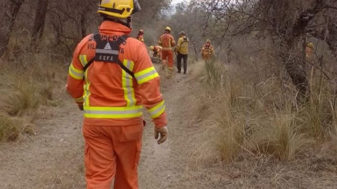 Con la ayuda de la lluvia y bomberos de la ciudad, lograron contener el incendio en Traslasierras