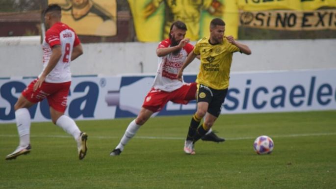 Instituto goleó a Flandria y se ubica en la segunda posición