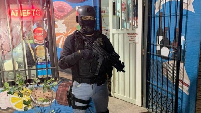 Intentó huir con su familia, agredió a una policía y quedó detenido