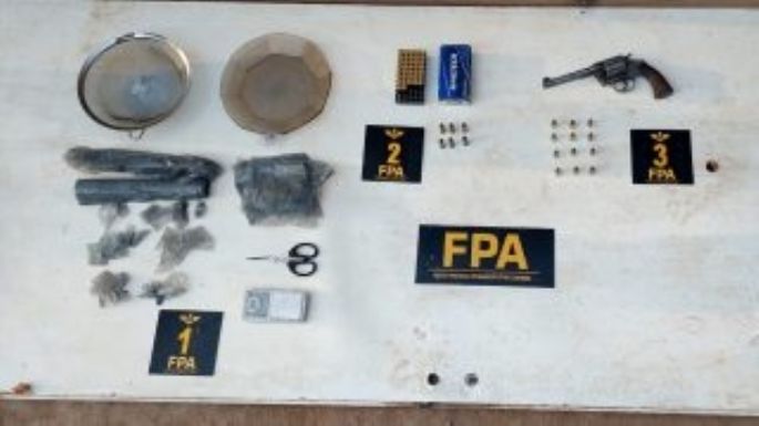 Tres detenidos tras desbaratar dos puntos de venta de drogas