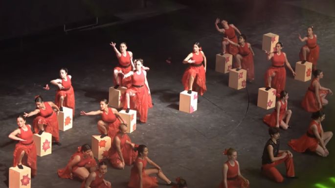 El Anfiteatro fue una fiesta de música, baile y color