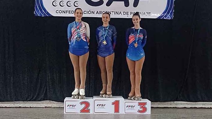 Alina Fernández en lo alto del podio