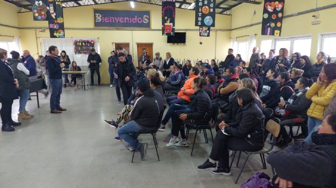 Entregaron órdenes de compra de materiales a 42 familias en emergencia habitacional