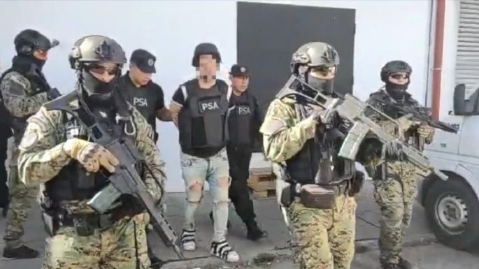 [VIDEO] Así trasladaban a los cuatro detenidos por el ataque a Cristina