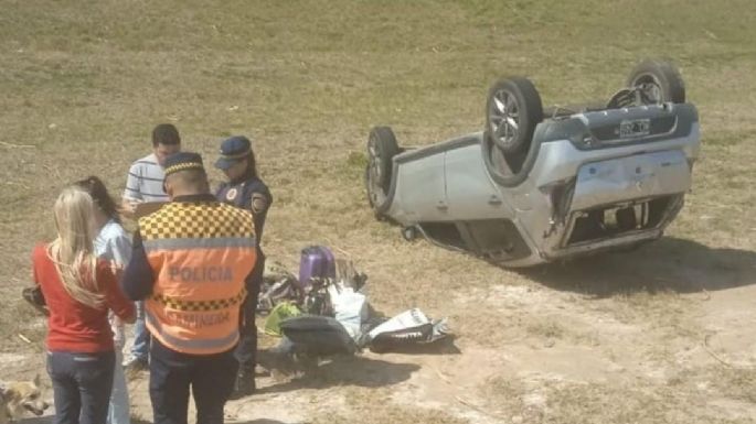 Una mujer volcó con su vehículo y sufrió heridas leves