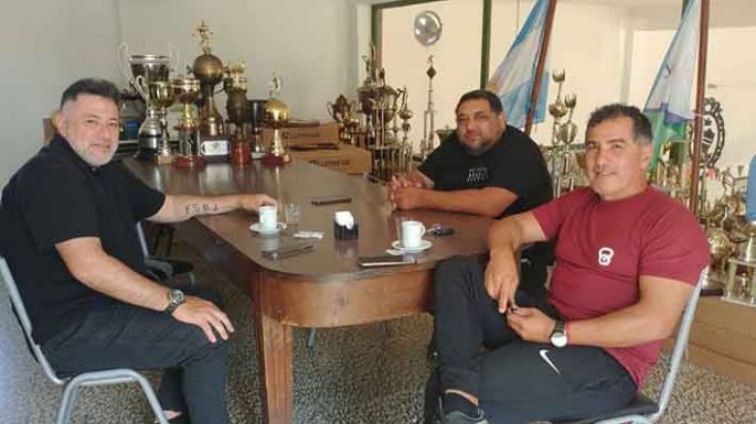Santoni puso la firma y  es el flamante DT del León