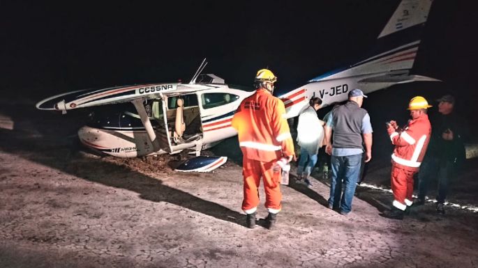 Una avioneta debió hacer un aterrizaje de emergencia: 3 adultos y 3 niños se salvaron de milagro