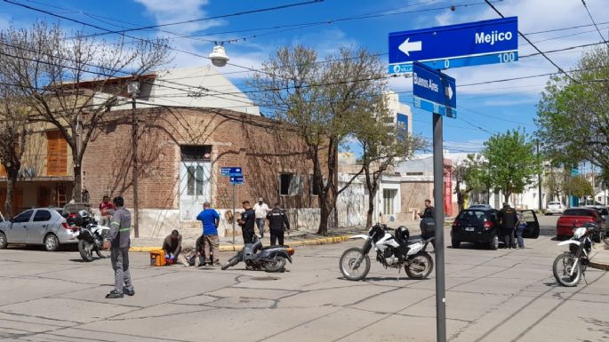 Los accidentes de cada día: chocaron una moto contra un auto y luego dos motos