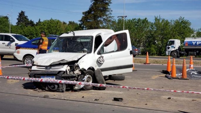 Un joven murió tras impactar contra un camión