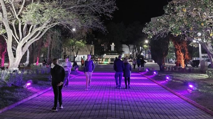 Villamarienses ya recorren la plaza Centenario renovada