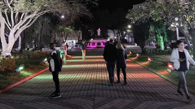 Villamarienses ya recorren la plaza Centenario renovada