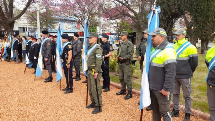 En Plaza Centenario,  se realizó el acto oficial por el aniversario de la ciudad