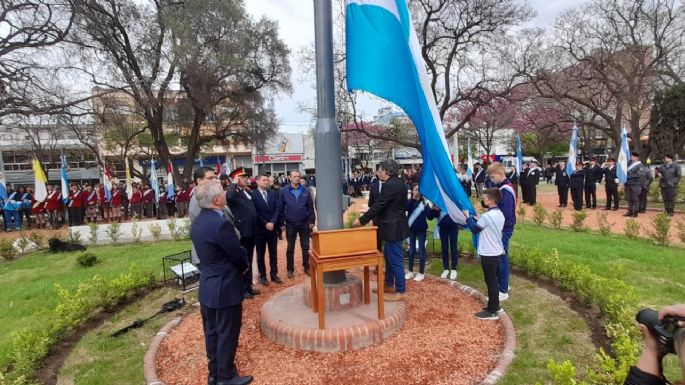 En Plaza Centenario,  se realizó el acto oficial por el aniversario de la ciudad