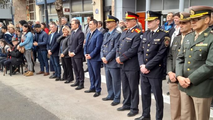 En Plaza Centenario,  se realizó el acto oficial por el aniversario de la ciudad