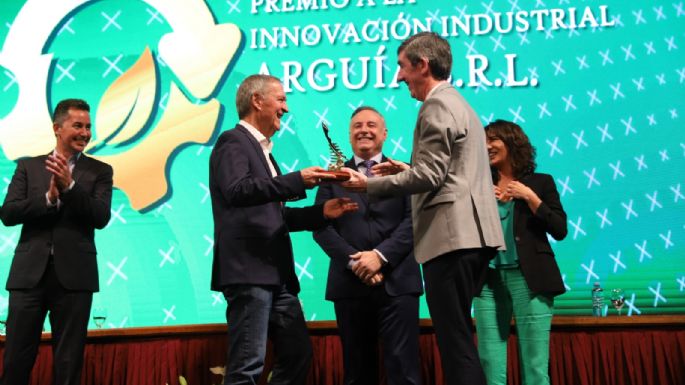 Schiaretti presidió el acto de entrega de los Premios Día de la Industria 2022