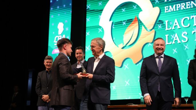 Schiaretti presidió el acto de entrega de los Premios Día de la Industria 2022
