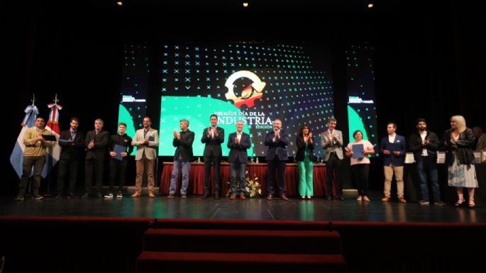 Schiaretti presidió el acto de entrega de los Premios Día de la Industria 2022