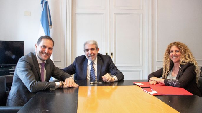 Gill firmó convenio con Aníbal Fernández para sumar más de 50 nuevas cámaras de videovigilancia