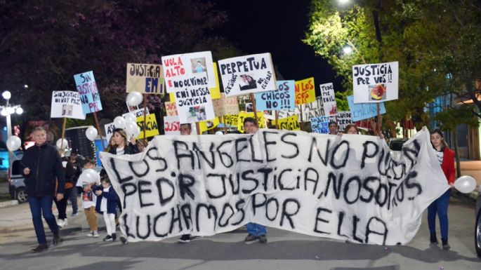 Marcharon en silencio por Emiliano Messa