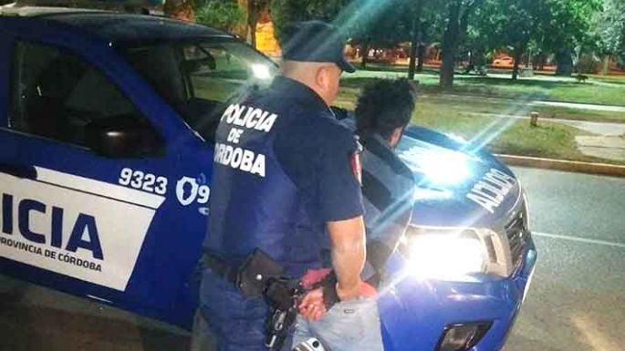 Seis detenidos en Villa María, dos robaron y amenazaron a un quiosquero con un cuchillo