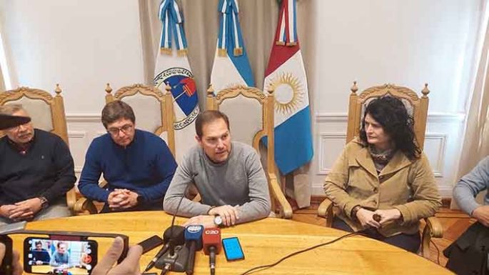 El Gobierno local, en pleno, repudió “el atentado contra la democracia”