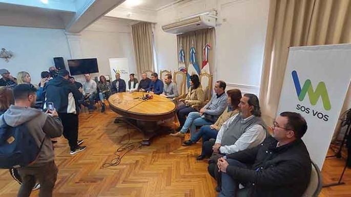 El Gobierno local, en pleno, repudió “el atentado contra la democracia”