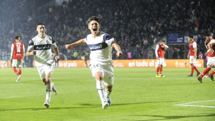 Gimnasia le ganó a Independiente y es el nuevo líder