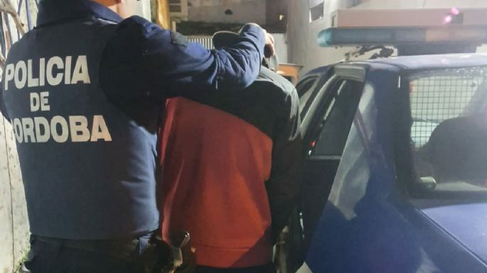 Deambulaba con un cuchillo y se opuso a que lo detuvieran