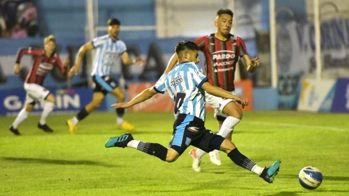 Racing de Córdoba aprovechó la caída de Sarmiento para alcanzarlo en el primer puesto