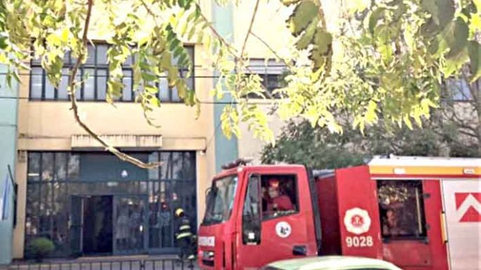 Tres alumnos con quemaduras en un experimento de Química