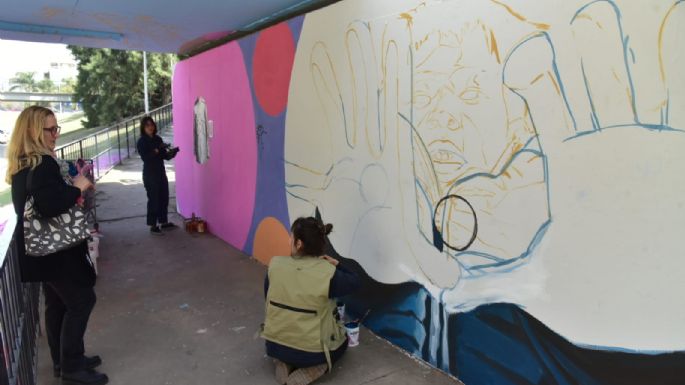 Comenzaron a pintar el mural en el subnivel