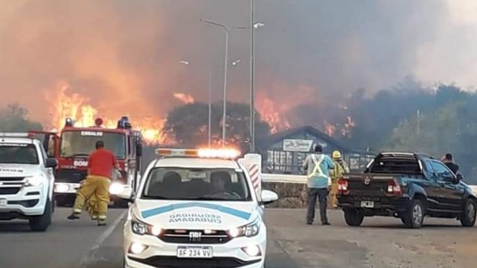 Bomberos combaten tres incendios en la provincia