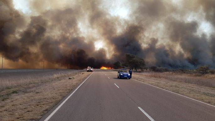 Bomberos combaten tres incendios en la provincia