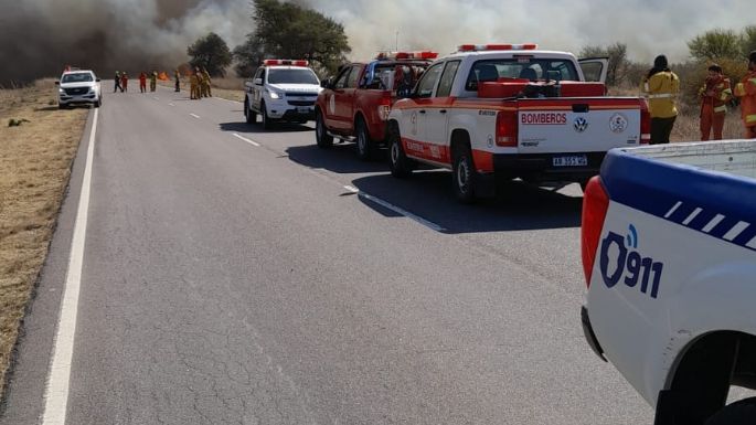 Bomberos combaten tres incendios en la provincia