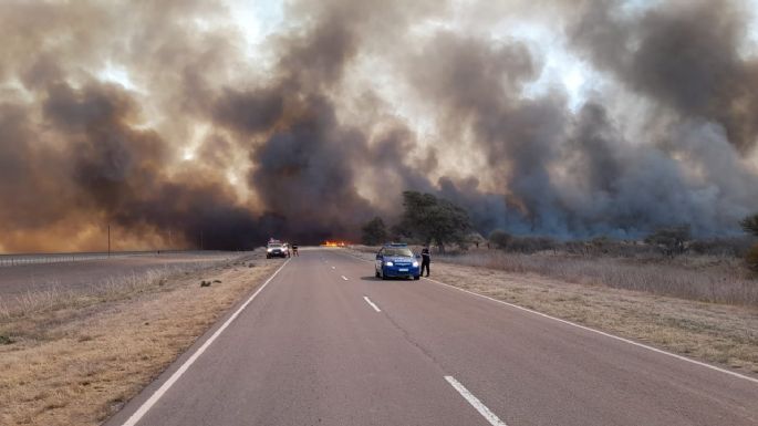 Bomberos combaten tres incendios en la provincia