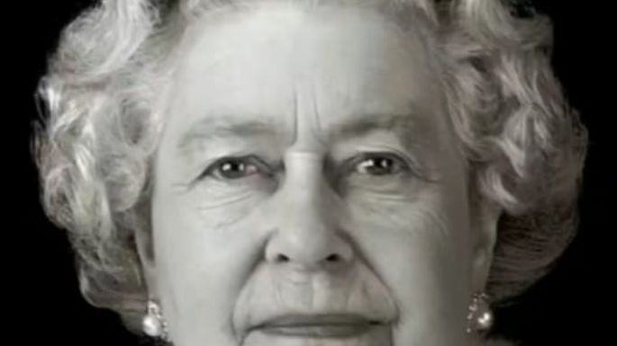 "Fue una soberana querida y una madre amada", dijo Carlos sobre la Reina Isabel