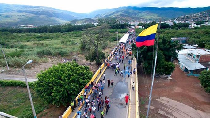 Colombia reabre la frontera con Venezuela