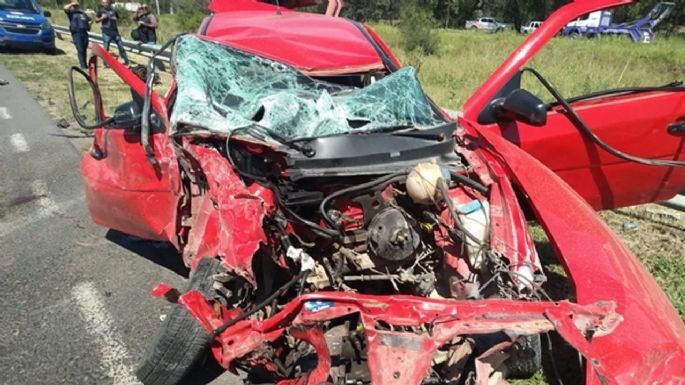 Dos jóvenes graves tras protagonizar un choque frontal