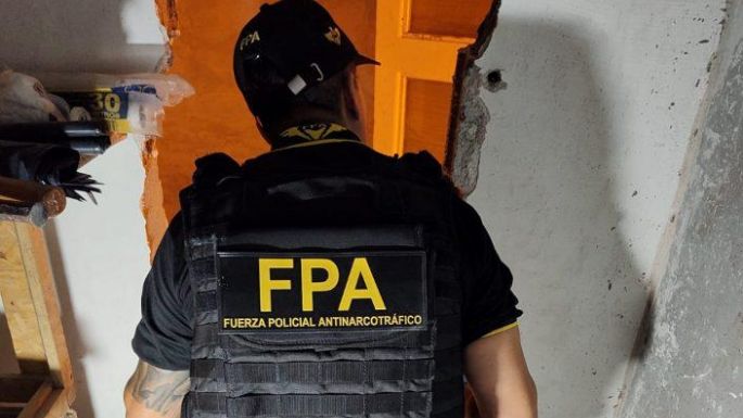 Encontraron un invernadero de marihuana escondido detrás de una heladera