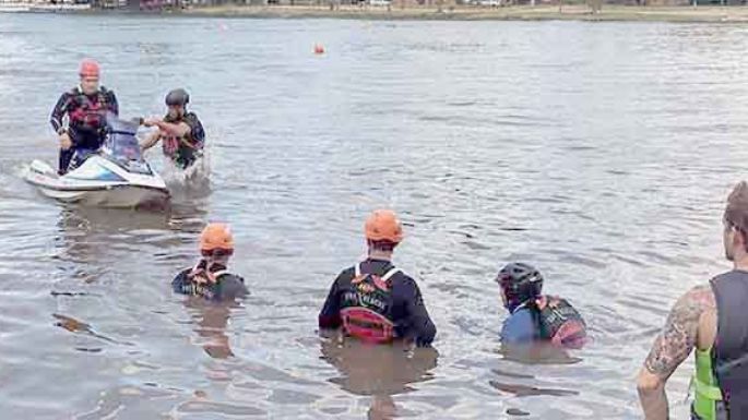 Practicaron rescate en motos de agua y jet ski