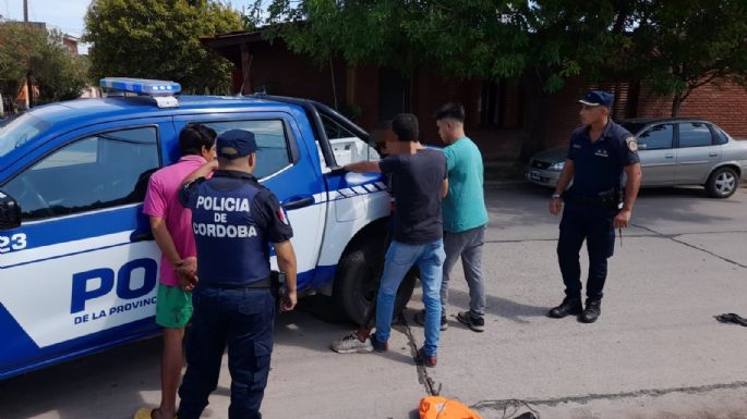 Robaron una lámpara de una parroquia y quedaron detenidos