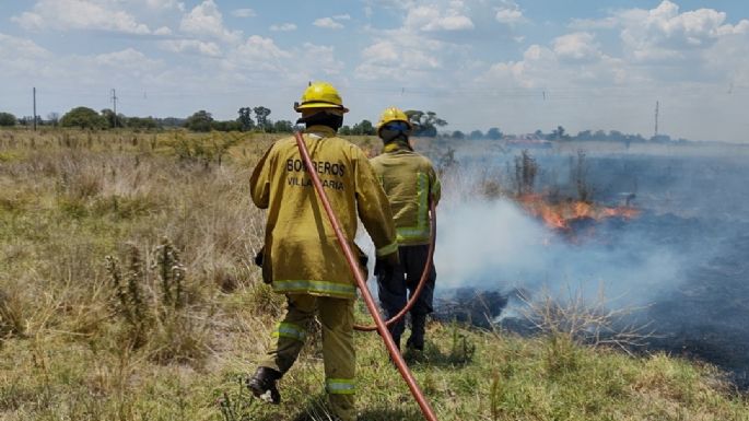 Cuatro dotaciones de bomberos sofocaron un incendio