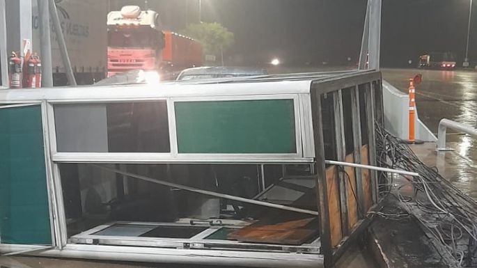 Se voló una cabina de peaje por la fuerte tormenta en Córdoba