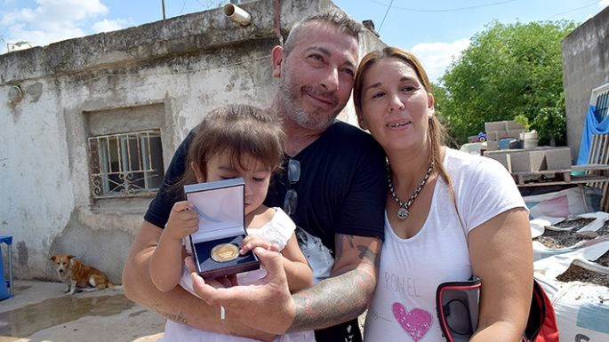 Martina, séptima hija mujer en una familia local, ahijada del presidente
