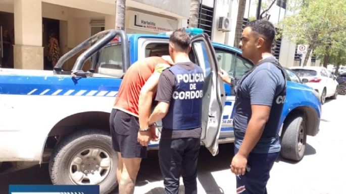 Un policía federal fue detenido por estafa, por hacer compras con tarjetas de una compañera