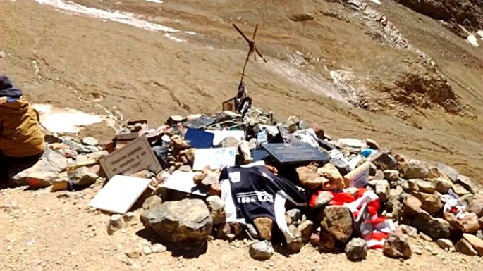 Realizarán una excursión donde cayó el avión en Los Andes